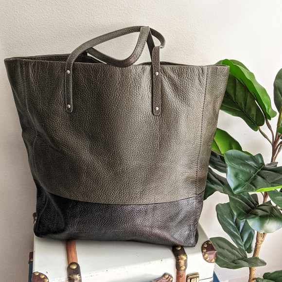 Halogen Handbags - Halogen Large Pebbled Leather Tote